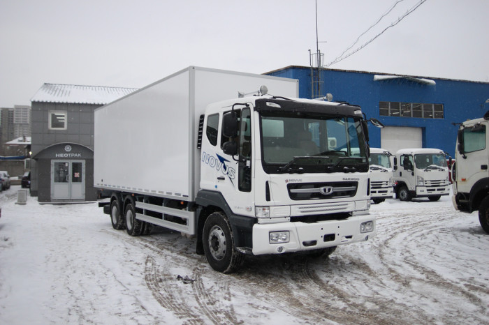 грузовик Daewoo с краном