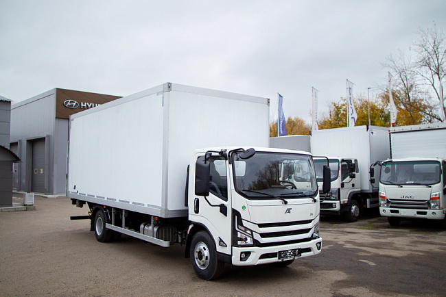 AMBERTRUCK Джи Эм (JM) 93M Изотермический с гидробортом