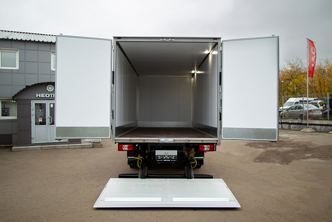 AMBERTRUCK Джи Эм (JM) 93M Изотермический с гидробортом