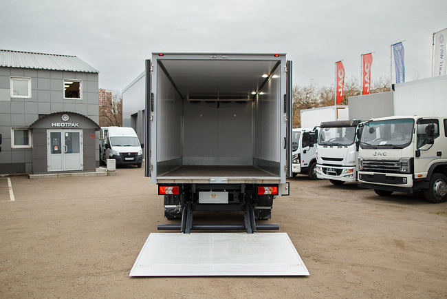 AMBERTRUCK Джи Эм (JM) 93M Рефрижератор с гидробортом