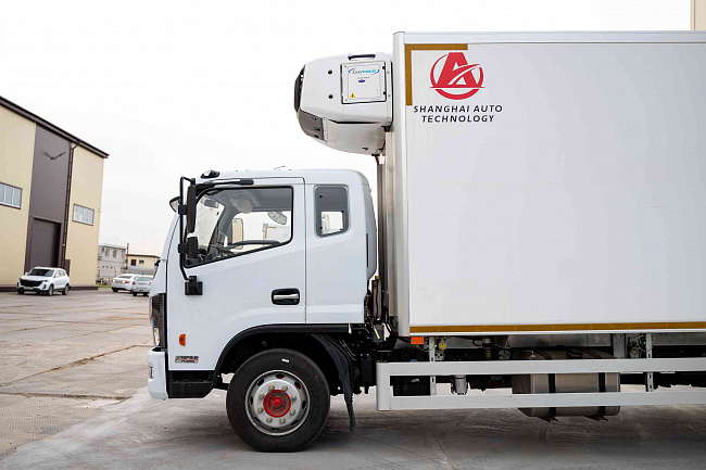 DONGFENG C120L Рефрижератор SAT LAMBO с гидробортом