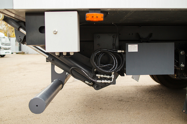 AMBERTRUCK Джи Эм (JM) 93M Рефрижератор с гидробортом