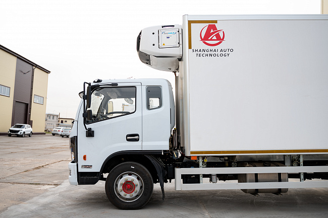 DONGFENG C120L Рефрижератор SAT LAMBO с гидробортом